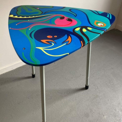 zeetafereel - ∅60x60, hout met metalen poten/verf/lak, € 385,-